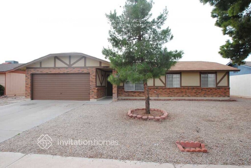 Primary Photo - 3265 E Carmel Ave