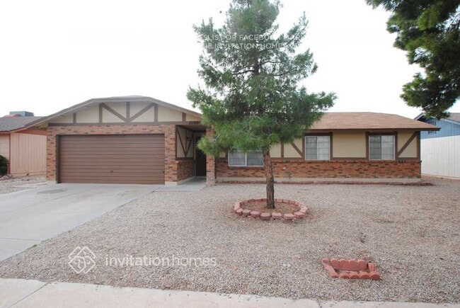 Building Photo - 3265 E Carmel Ave