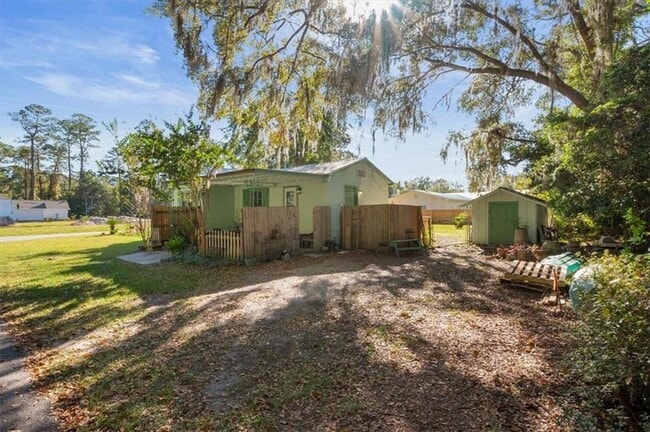 Building Photo - 300 Colson Ave