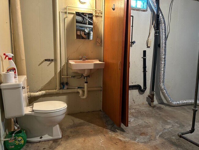 Building Photo - 518-520 Sloan Ave