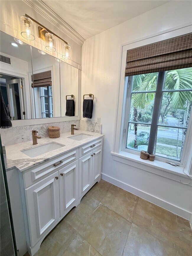 Building Photo - 1222 Ferdinand St