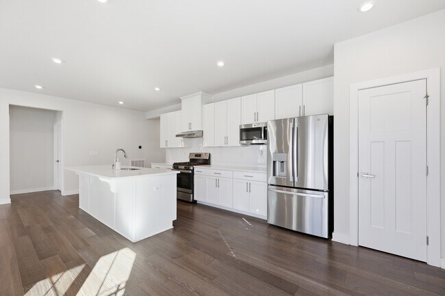 Building Photo - 6334 Cambridge Dr