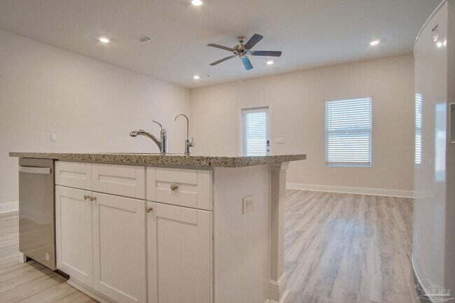 Building Photo - 8686 Meadow Flower Ln