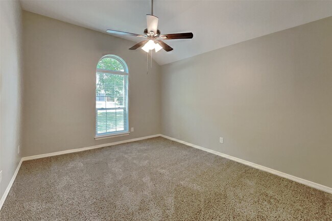 Building Photo - 8227 Sports Haven Dr