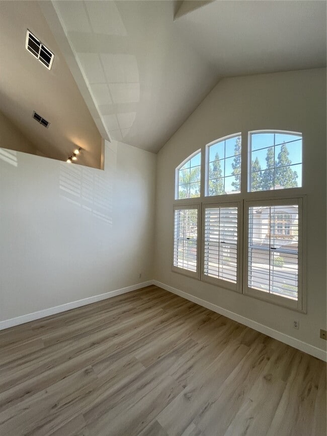 Building Photo - 6 Mansera Pl