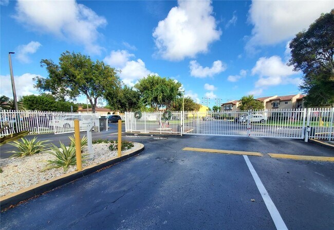 Building Photo - 15701 SW 137th Ave