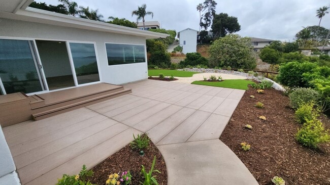 Building Photo - 4 bedroom, 2.5 bathroom home in the desirable Mt Soledad neighborhood.