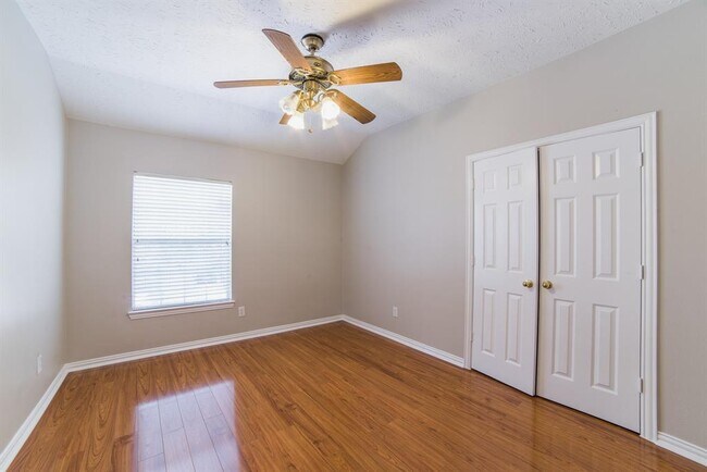 Building Photo - 4914 Mulberry Cir