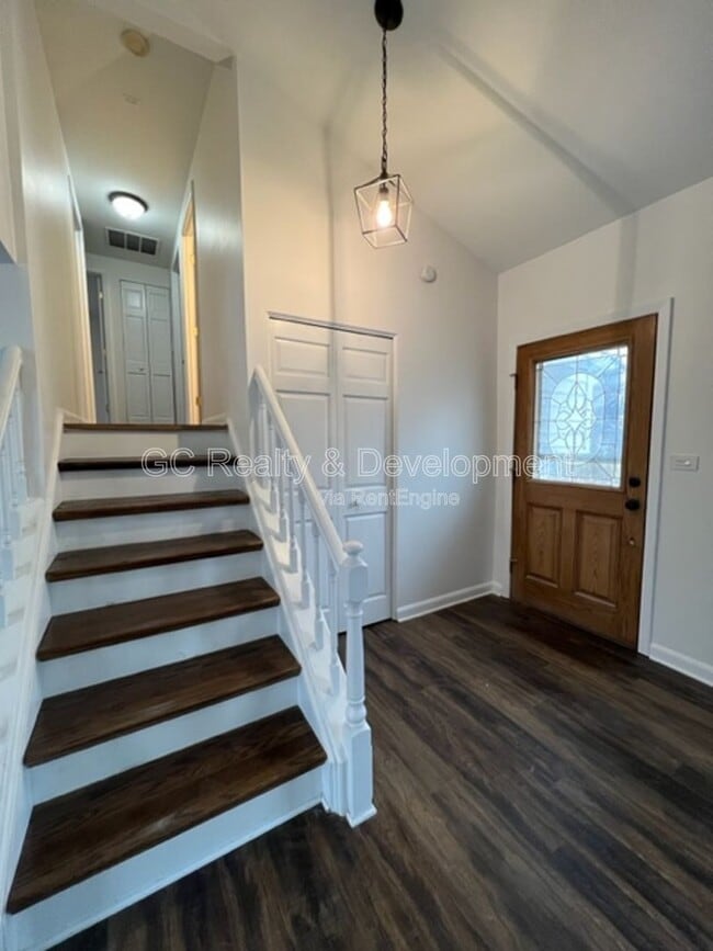 Building Photo - 231 Ridgefield Ln