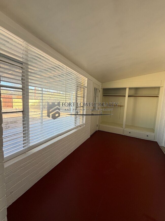 Building Photo - Welcome to this charming 2-bedroom, 1-bathroom + Den!