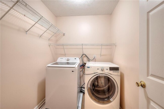 Building Photo - 665 Walnut Creek Dr NW