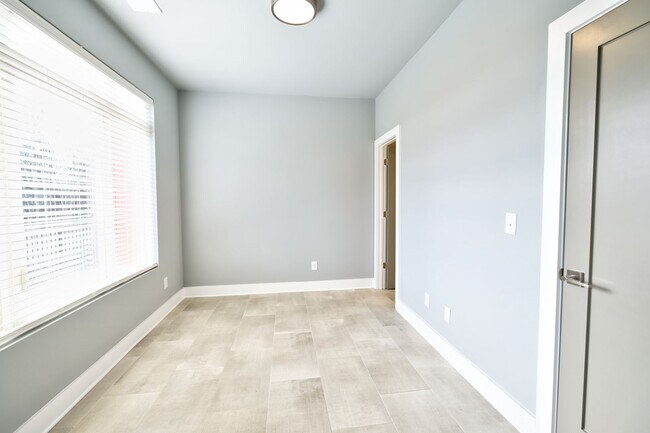 Building Photo - Youngs Lane Luxury Townhome