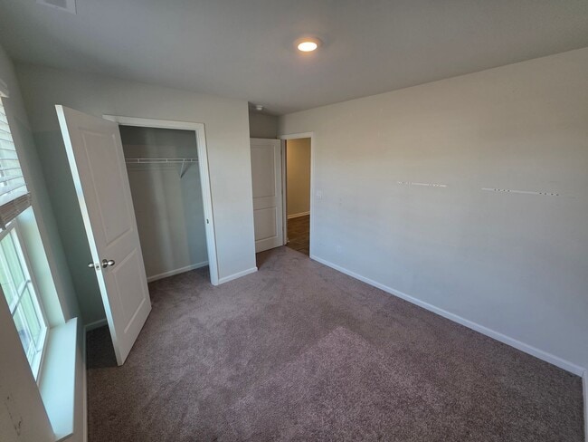 Building Photo - 3 BR 2 BA in Towne Pointe