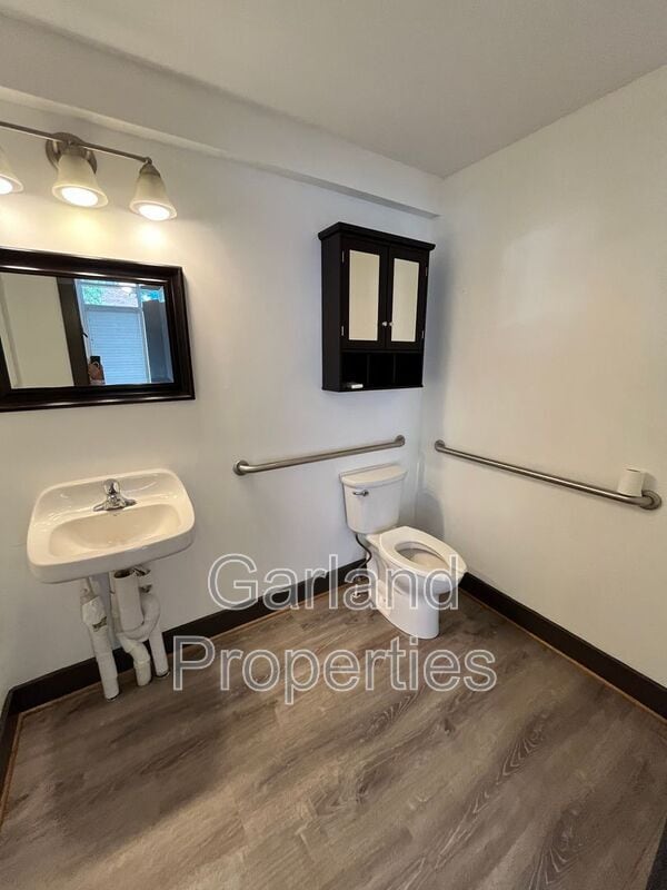 Building Photo - 110 Campbell Ave SE