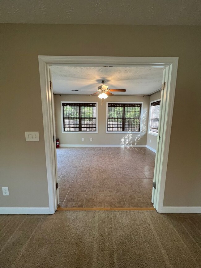 Building Photo - Stunning 4 Bed, 2.5 Bath Home in Cameron