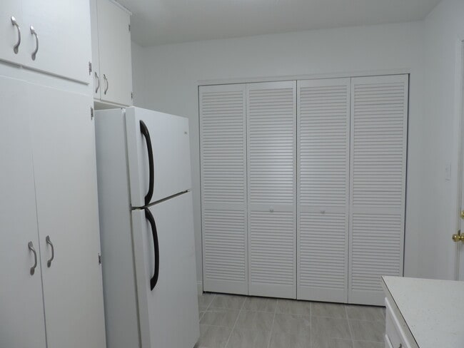 Building Photo - Cute Little Home