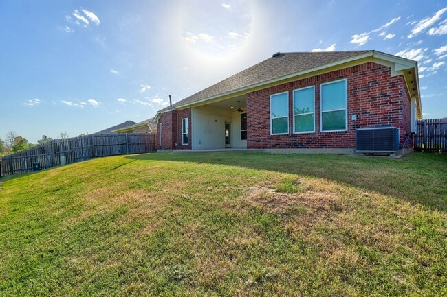 Building Photo - Desirable Home In Valencia Park!