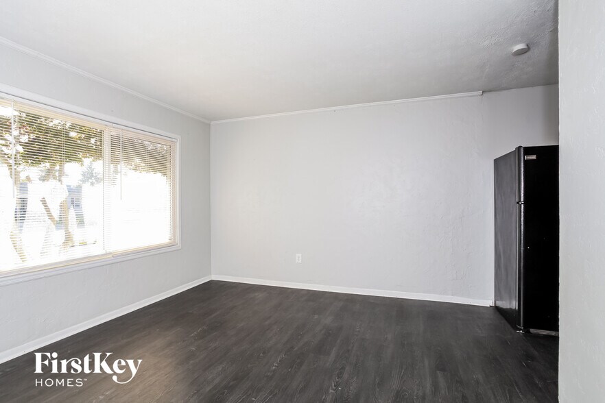 Building Photo - 4880 Hardell Dr