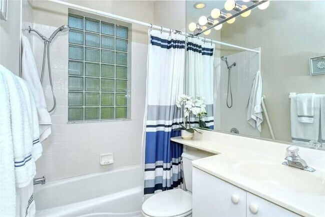 Building Photo - AVAILABLE JULY 1ST! Water & Golf Views in University Park Country Club with Pool and Spa!  3bed |...