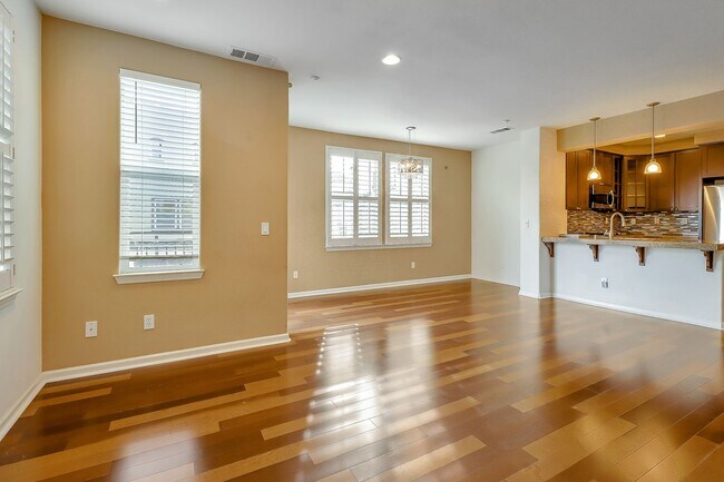 Building Photo - Luxury 2 Bedroom Condo with Loft