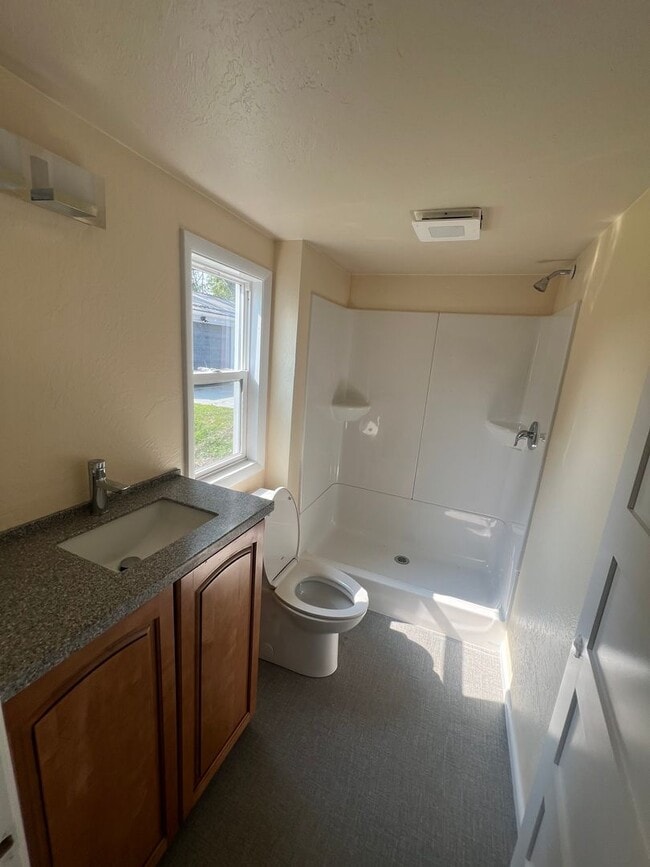 Building Photo - Remodeled 1 Bedroom Millcreek House