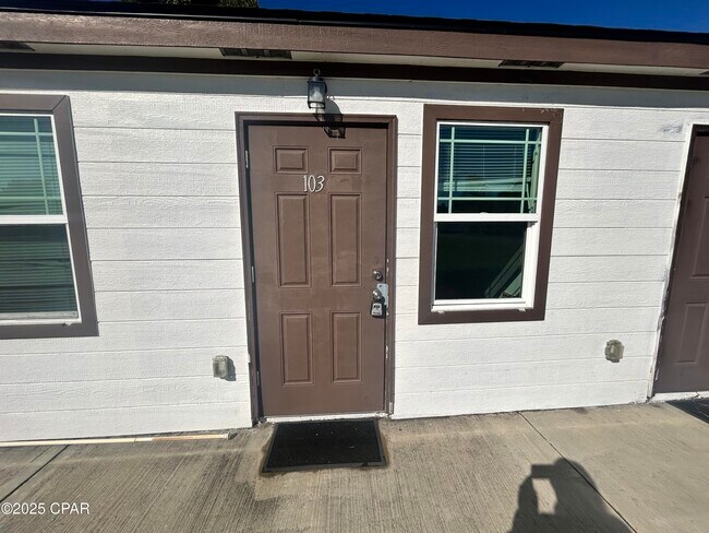 Building Photo - 143 Claire Ave