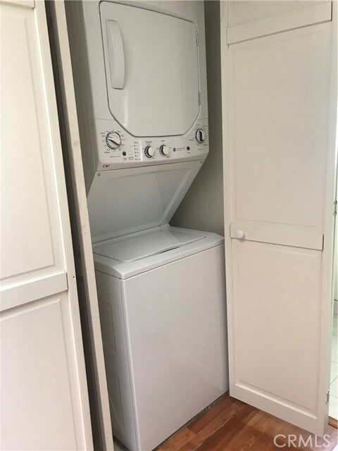 Building Photo - 880 Via Mendoza