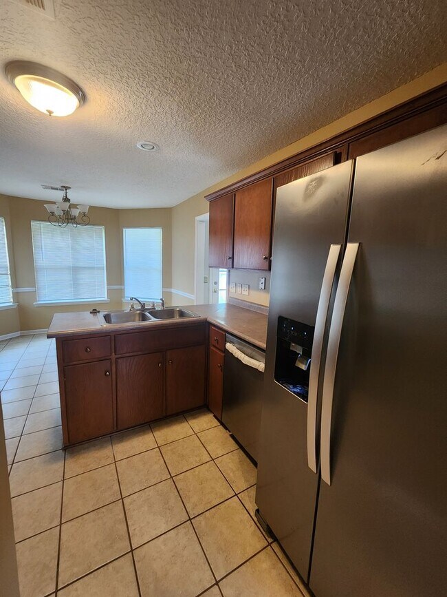 Building Photo - 24 Idus Ln
