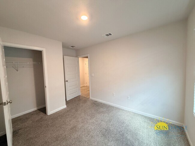 Building Photo - Spacious 5-Bedroom Home in Plantation Woods, East Milton!