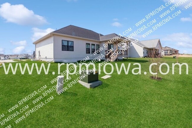 Building Photo - 5901 NE Sherman Dr