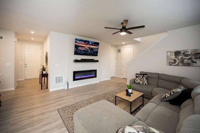 Building Photo - Spacious 3-Bedroom Rental in Sought-After ...