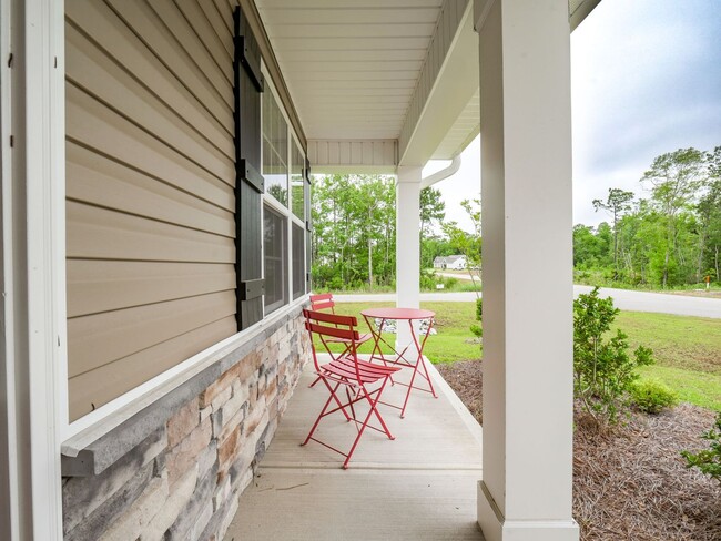 Building Photo - 551 Poppleton Dr