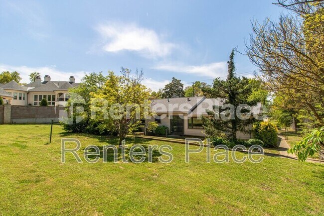 Building Photo - 3315 S Lewis Ave