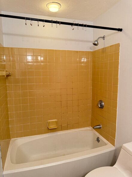 Building Photo - 166 Quincy Shore Dr