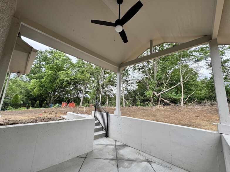 Building Photo - 1613 SW Hedgewood Ln