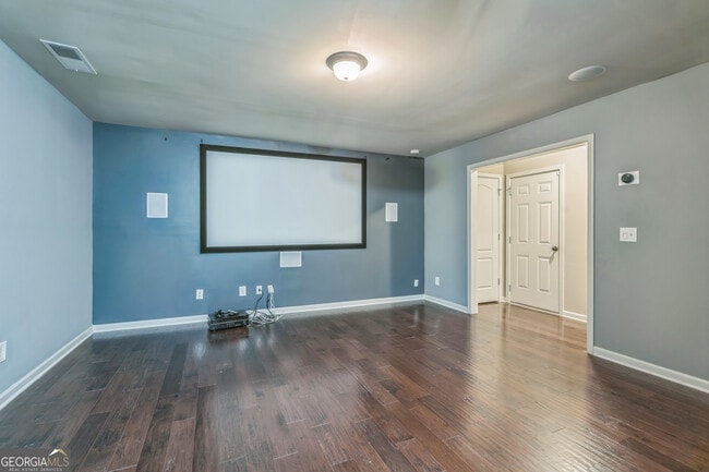 Building Photo - 5080 Whiteoak Terrace SE