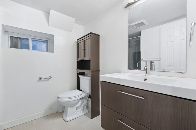 Bathroom - 2604 Mozart Pl NW