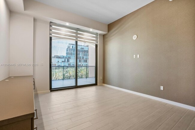 Building Photo - 275 Giralda Ave