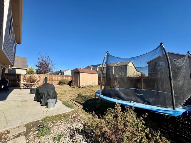 Building Photo - Lovely 3 bedroom/3 car tandem garage home ...