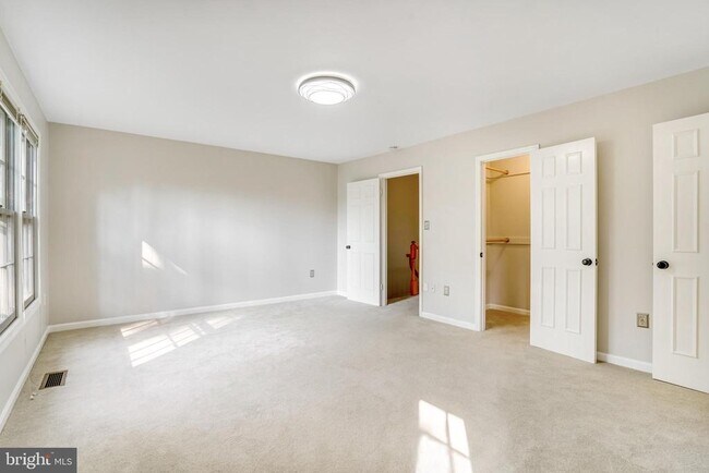 Building Photo - 2131 Kings Mill Ct