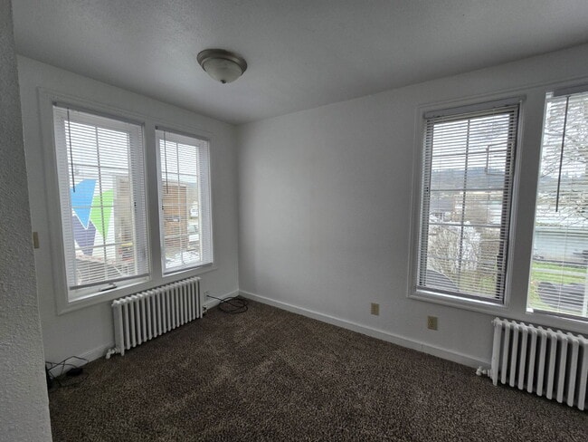 Building Photo - 451 NE Winchester St