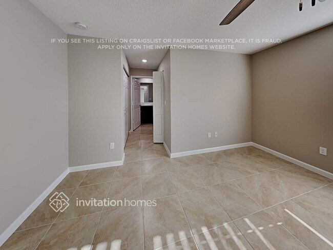 Building Photo - 560 SW Nagle Pl