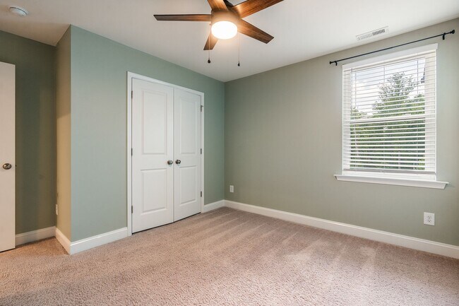 Building Photo - 75 Balfour Run
