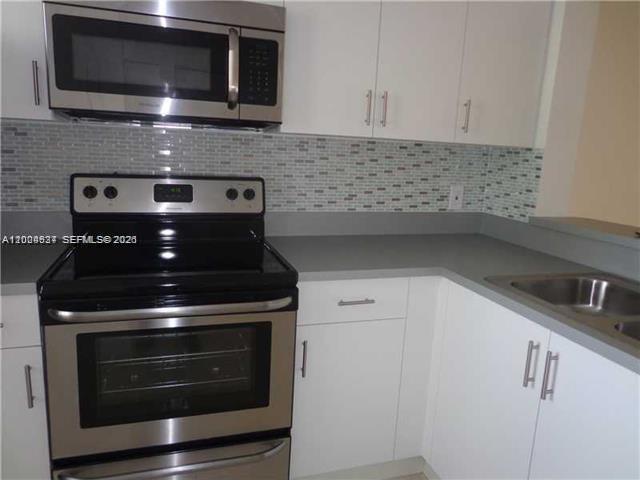 Building Photo - 5200 NW 31st Ave