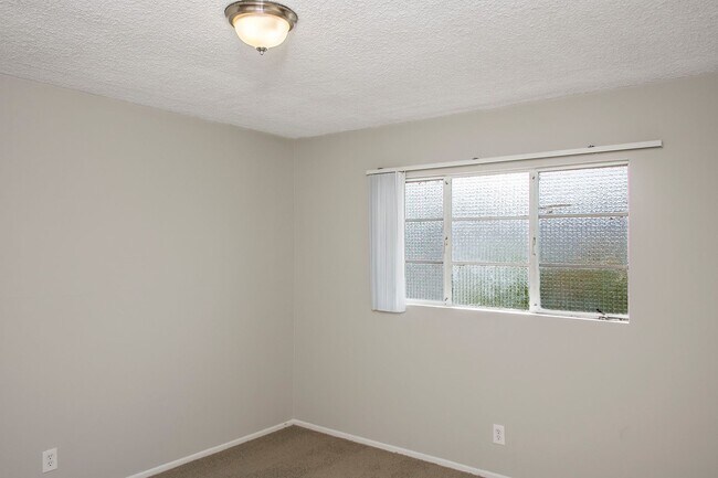 Building Photo - 1132 Rosedale Ave