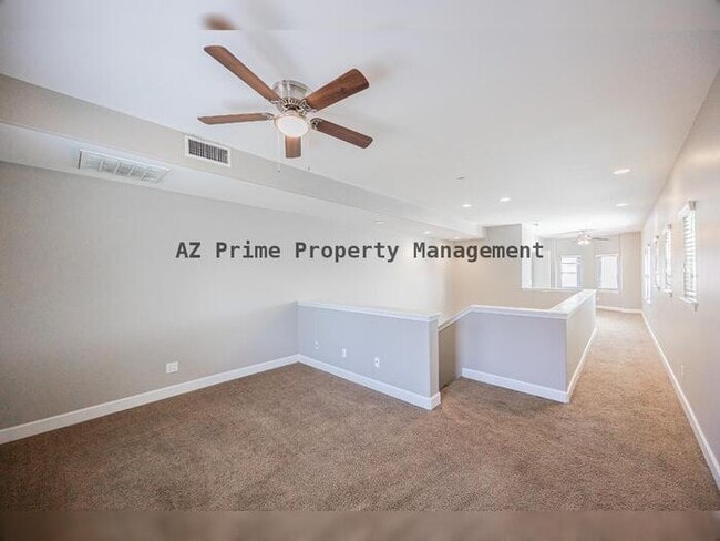 Building Photo - 563 W 6th St