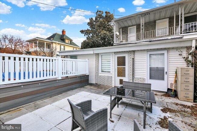 Building Photo - 405 Reading Ave