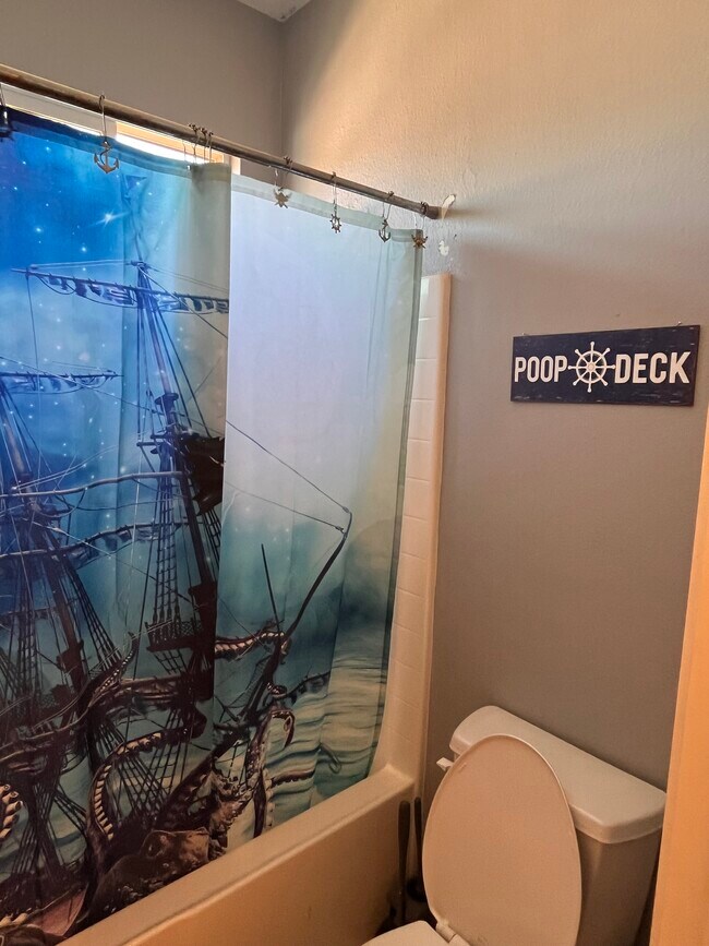 Bathroom (upstairs) - 1552 Shadow Hill Trl