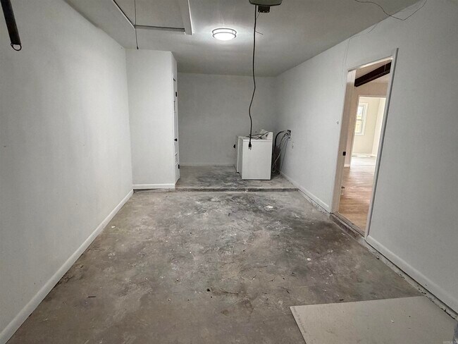 Building Photo - 10911 Vernon Dr