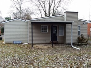 Building Photo - 9813 East Ave